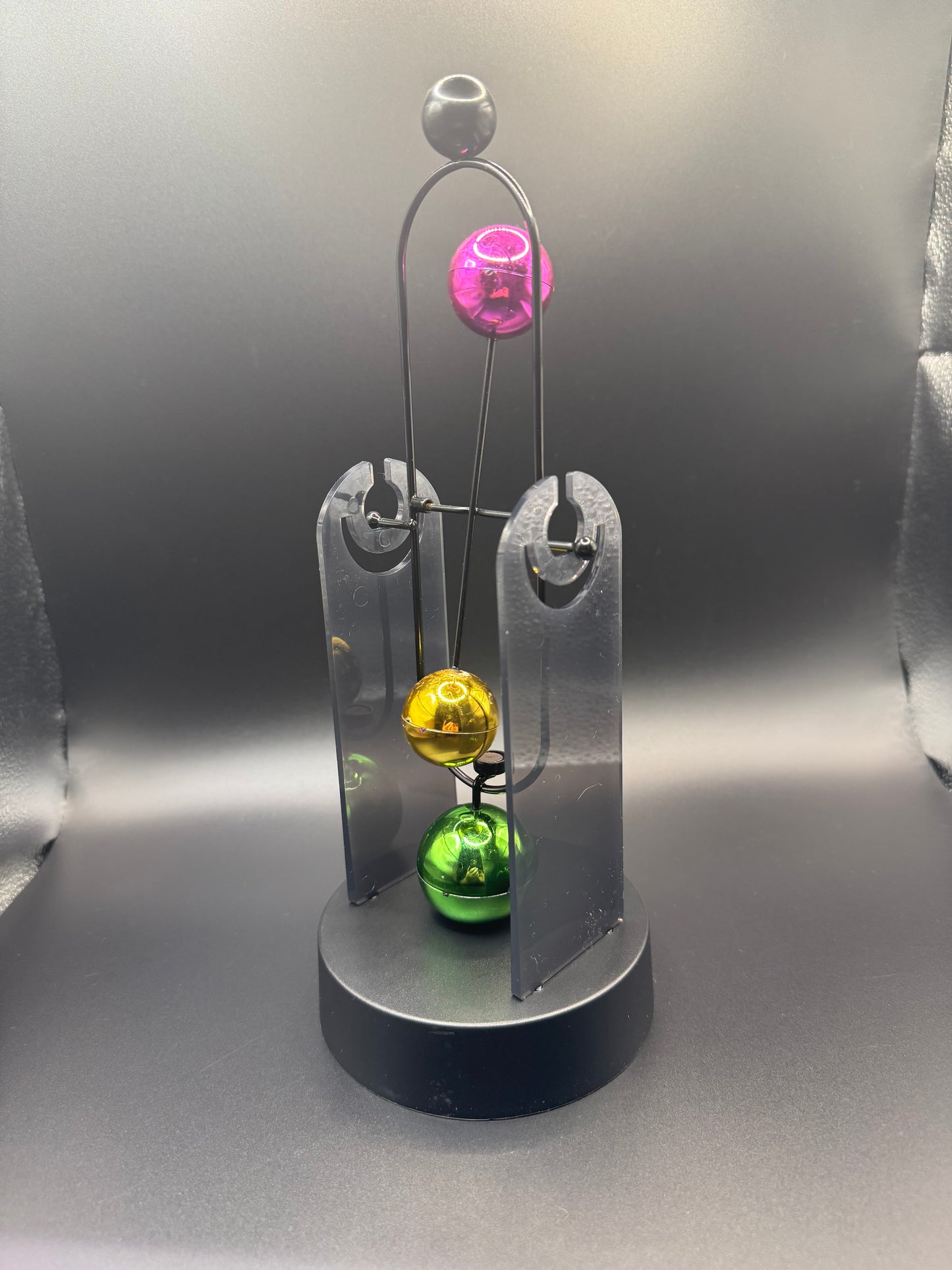 Kinetic Perpetual Motion Ornament