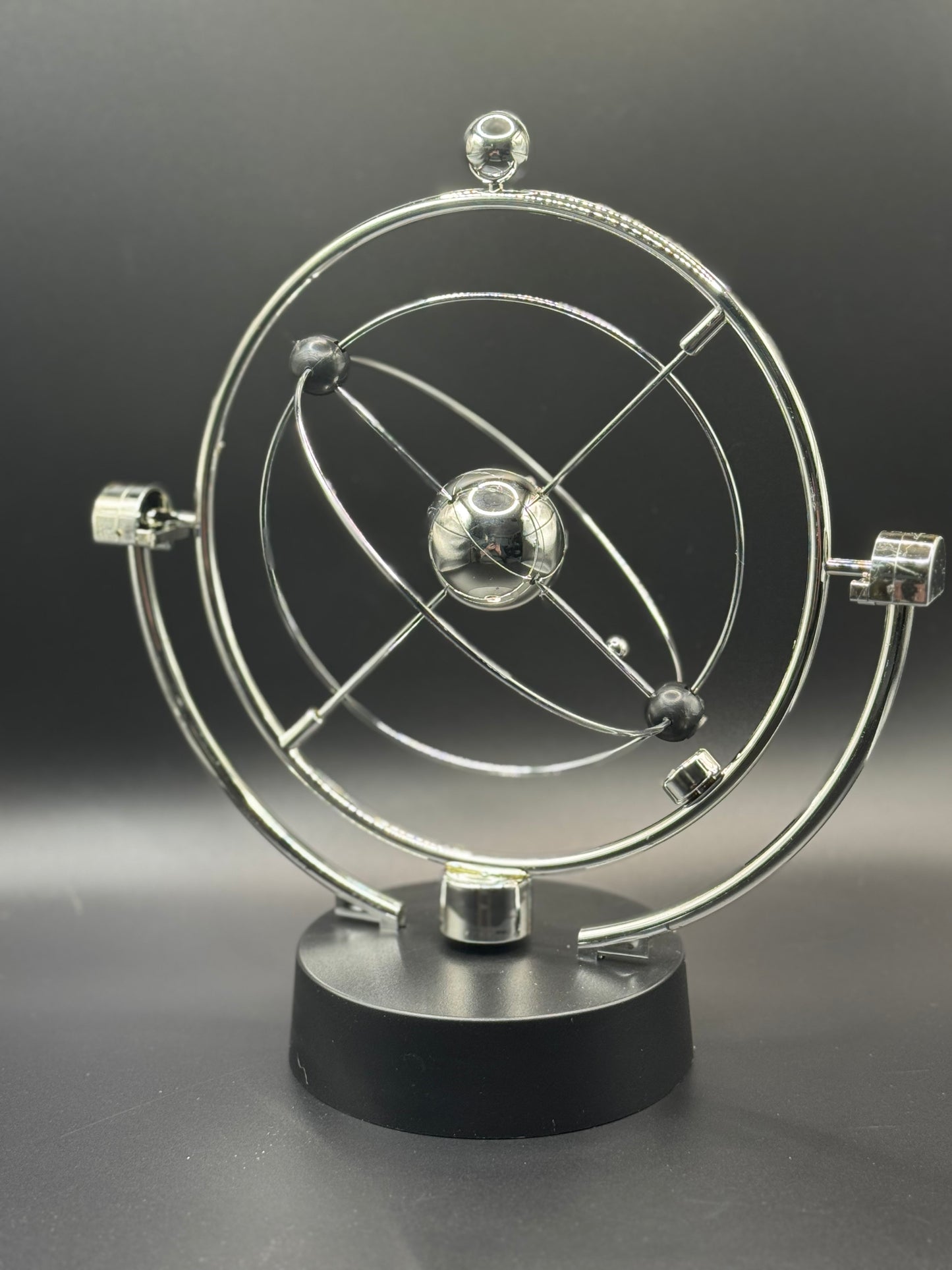 Kinetic Perpetual Motion Ornament